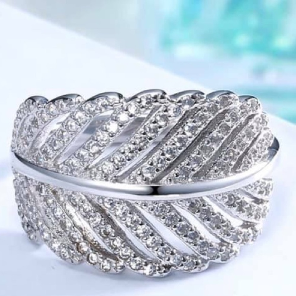 STERLING SILVER STUNNING LEAF RING